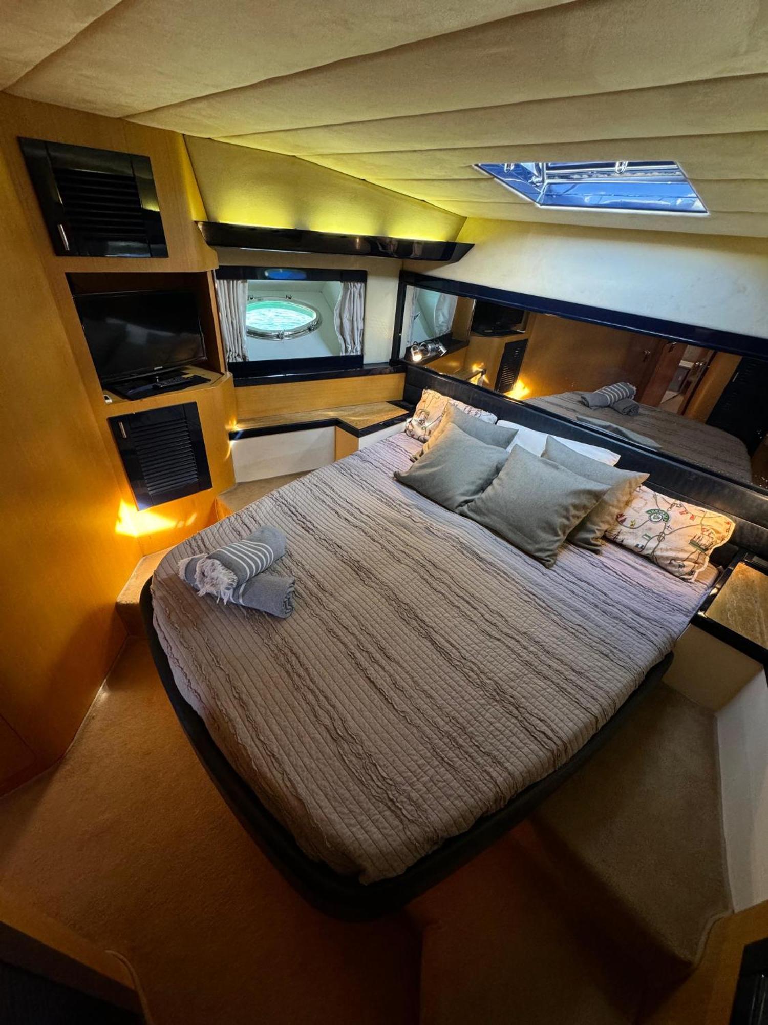 Yacht Sherte Botel Barcellona
