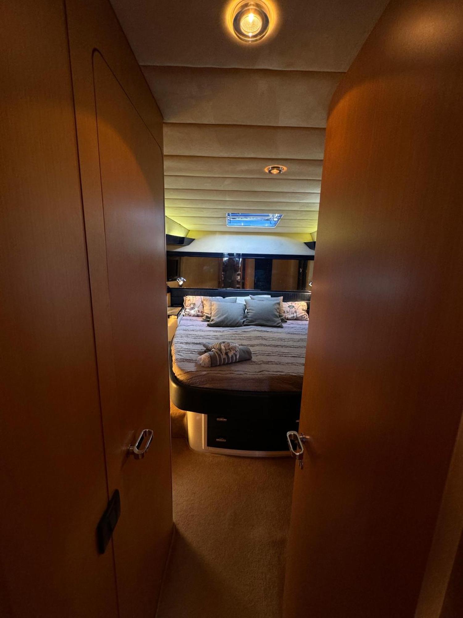 Botel Yacht Sherte *