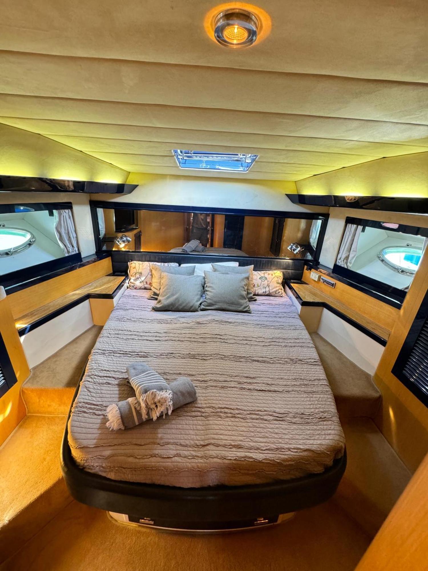 Botel Yacht Sherte Barcellona