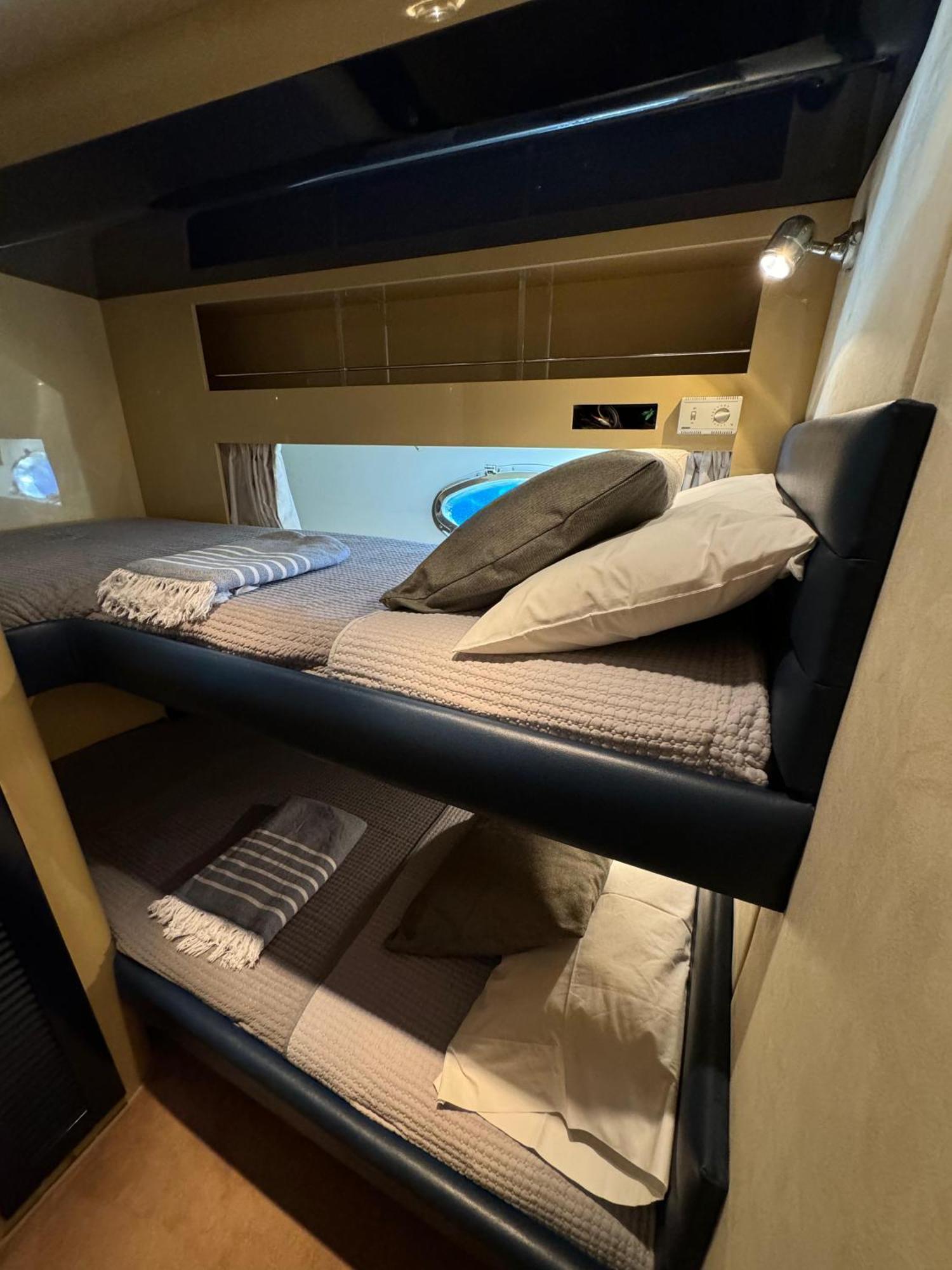 Yacht Sherte