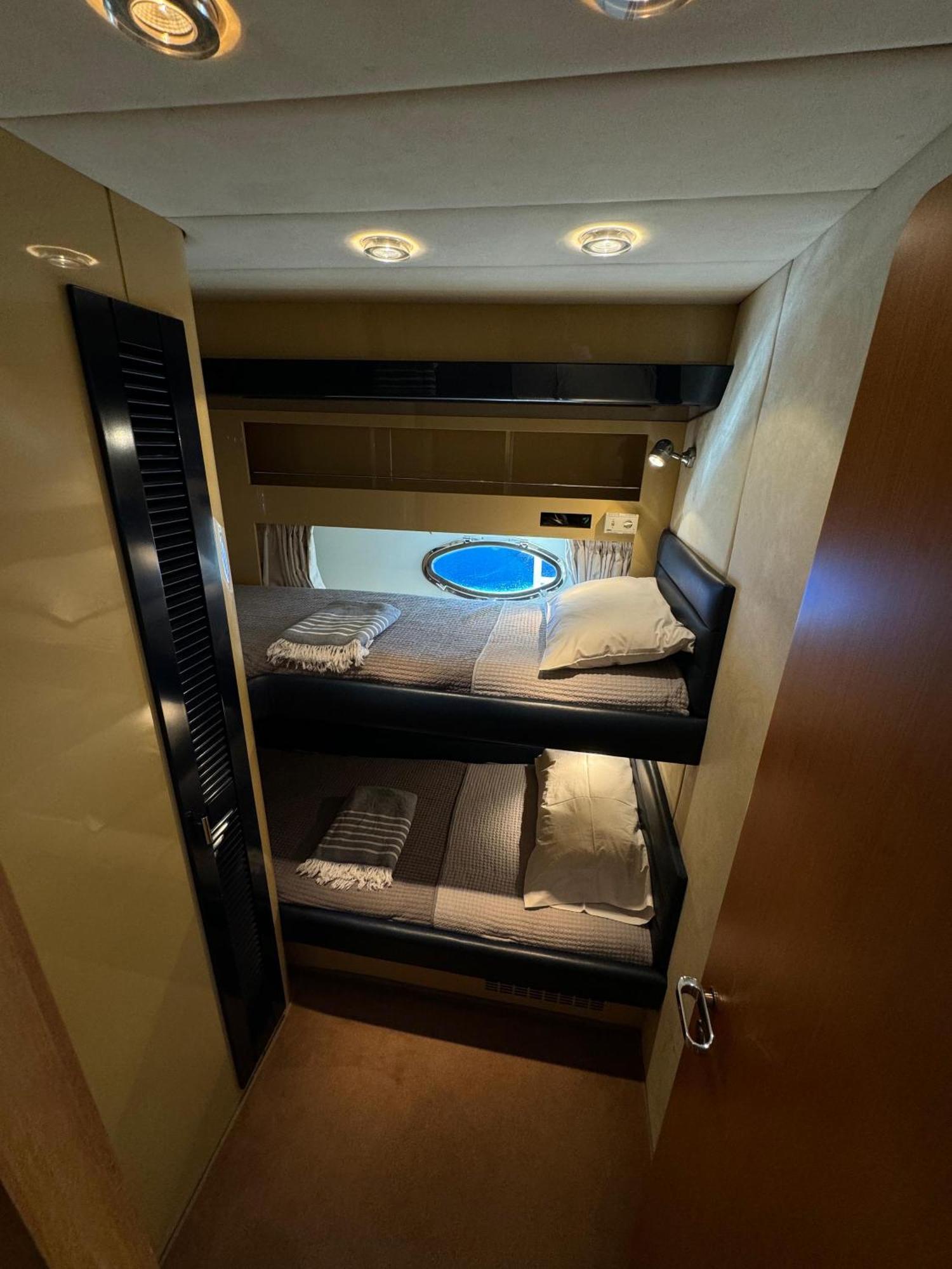 Botel Yacht Sherte *