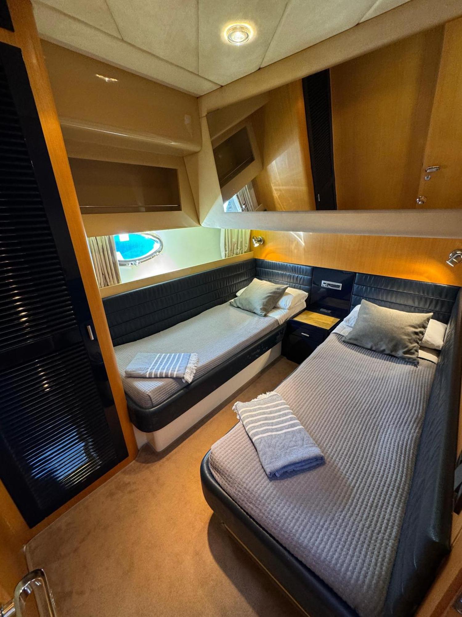Yacht Sherte *